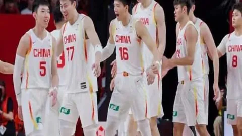 中国男足与澳大利亚交战记录：4胜2平5负，12年前辉煌再现——中新体育报道